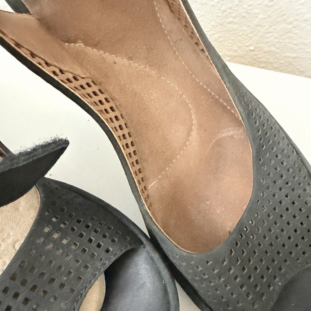 Clarks Artisan Black Nubuck Wedge Sandals Peep Toe Hook Loop Women’s 11 - Picture 3 of 11